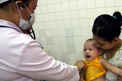 Tiêm vắc xin 5 trong 1 Quinvaxem: Trẻ nhập viện ngày càng nhiều