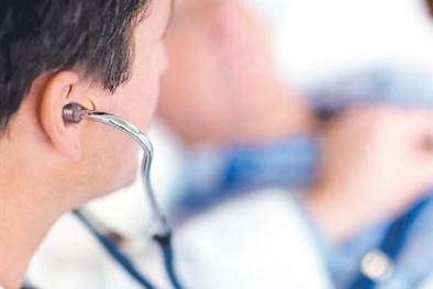 Bệnh nhân sau phẫu thuật thẩm mỹ lao vào giết bác sỹ