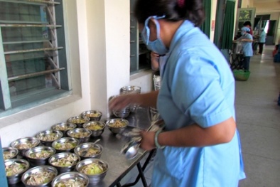 'Ăn' suất cơm của học sinh tiểu học tân lập: Hiệu trưởng giải trình không thuyết phục!