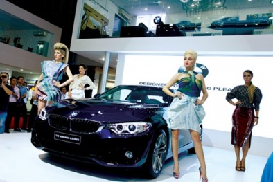 Xe sang 'cháy hàng'