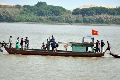 Gia đình tìm xác nạn nhân thẩm mỹ viện ra cửa biển