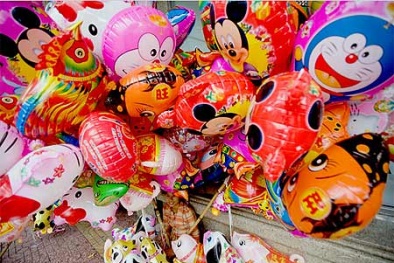 Cẩn thận nguy hiểm khi cho trẻ chơi bóng bay khí