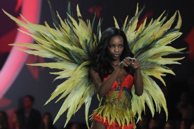 Nhắm những đôi cánh thiên thần của Victoria's Secret