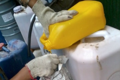 Dễ như mua 'vũ khí' A-xít