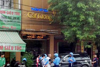 Gia đình nạn nhân thẩm mỹ viện tìm xác ở cơ sở Cát Tường