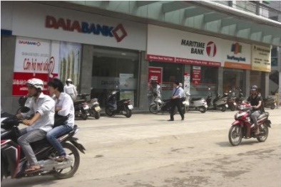 Ngân hàng cạnh tranh từ hệ thống bán lẻ