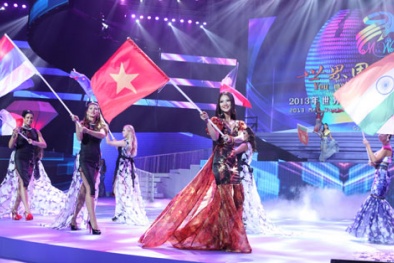 Tổ chức Mrs World nhận lỗi vì ghi sai tên Việt Nam