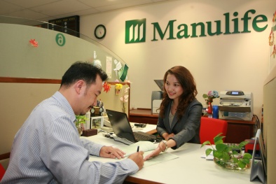 Nhân viên bảo hiểm Manulife giả mạo chữ ký, chiếm đoạt hợp đồng?