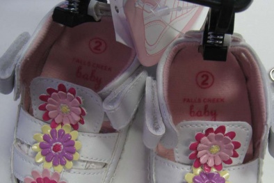 Giày dép trẻ em xuất xứ Trung Quốc bị tịch thu tại Mỹ