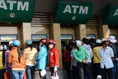 Khách hàng kêu ATM lại bị 'nghẹn' trước tết