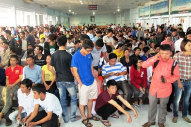 Mua vé tàu, vé xe trước 3 tháng để về quê ăn tết