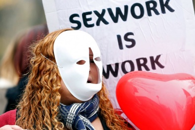 Cho phép bán dâm nhưng phạt người mua