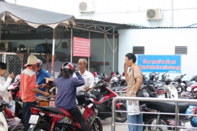 Làm giả vé vào bãi trông giữ 'chôm' hàng loạt xe máy