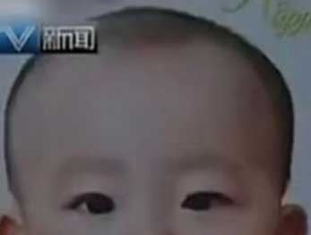 Rúng động nữ sinh 10 tuổi ném em bé 2 tuổi từ tầng 25