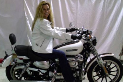 Bị vợ ép lựa chọn, quyết định bán cả xe lẫn vợ...!