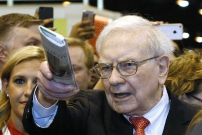 Warren Buffet: Cựu TT Bush phát ngôn kinh tế vĩ đại nhất lịch sử