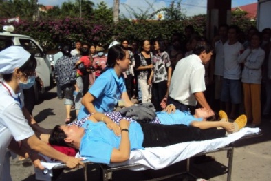 Ngộ độc bếp ăn tập thể: Biết rồi khổ lắm... vẫn thế!