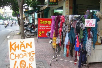 Áo ấm, khăn quàng: Hàng Trung Quốc ngập phố