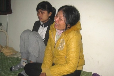 Dân vây bệnh viện vì bệnh nhân chết ở hành lang 