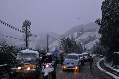 Con không muốn thấy tuyết rơi mẹ ạ !