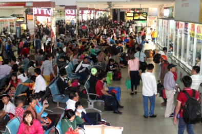 Dịch vụ vận tải ùn ùn tăng chuyến, tăng giá