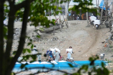 Đường lậu phá vỡ thị trường Việt