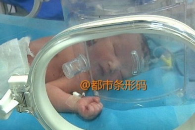 Nữ sinh viên 'vượt cạn' trong nhà vệ sinh