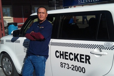 Tài xế taxi trả lại 300.000 USD của khách bỏ quên