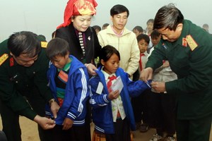 Hỗ trợ học sinh khó khăn tỉnh Sơn La hơn 3.300 tấn gạo