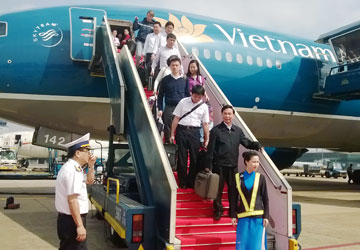 Máy bay nhiều, điểm đậu ít