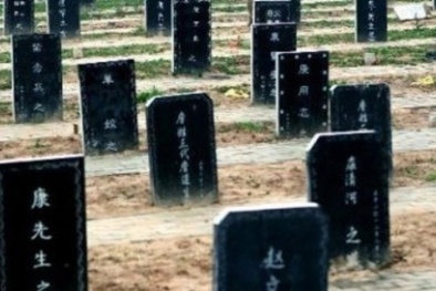 Chính quyền đào mộ đốt xác người chết