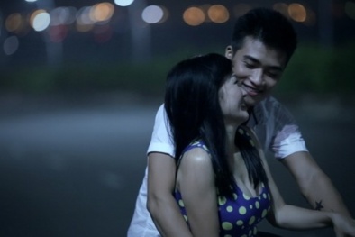 Phương Thanh tình tứ cùng trai trẻ