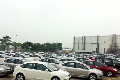 Thuế ô tô giảm, giá bán vẫn cao?
