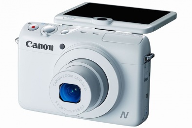 PowerShot N100 trang bị màn hình lật, camera phụ, Wi-Fi