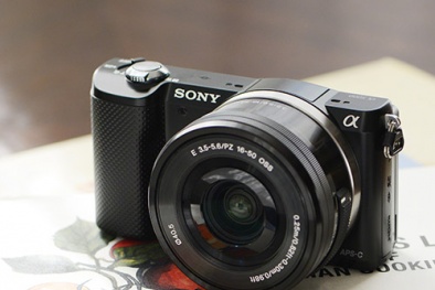 Sony Alpha 5000 ống kính rời không gương lật