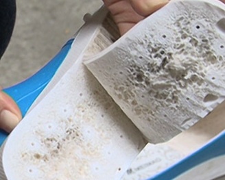 Lại rộ tin đồn dép Trung Quốc có chất lạ