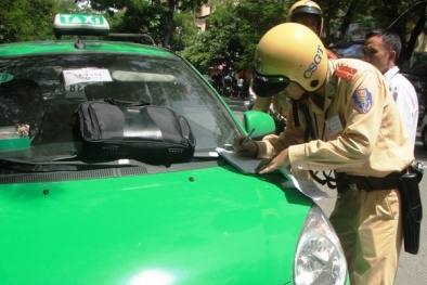 Hà Nội 'dẹp loạn' xe taxi