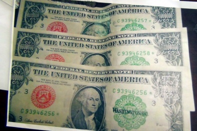 'Đại diện tổ chức ngầm' bán giấy bạc 1 triệu đôla