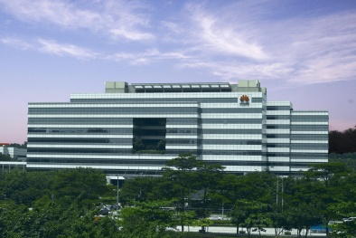 Huawei cán mốc 40 tỷ USD