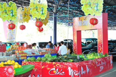 Rộn rã chợ Tết trong siêu thị Metro