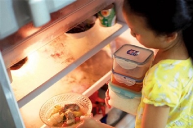 Dễ ngộ độc khi tủ lạnh “nhồi nhét” thực phẩm ngày Tết