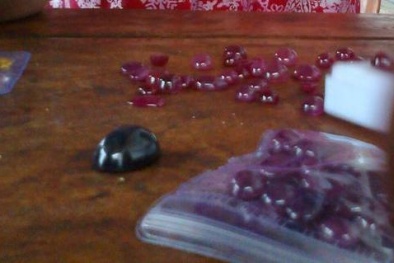 Giang hồ đại chiến vì mẩu đá đỏ