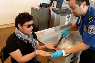 Nam ca sỹ Quang Lê gặp rắc rối đầu năm vì pháo