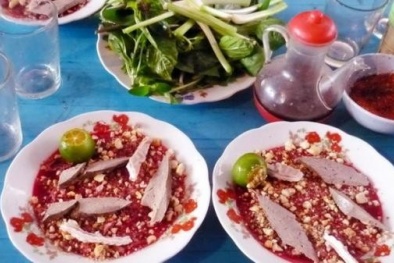 Thêm người chết vì ăn tiết canh
