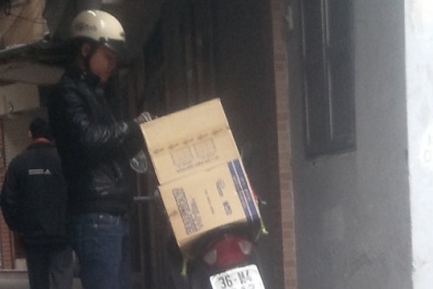 Vén màn bí mật bóc lột trẻ em bán hàng nhái 