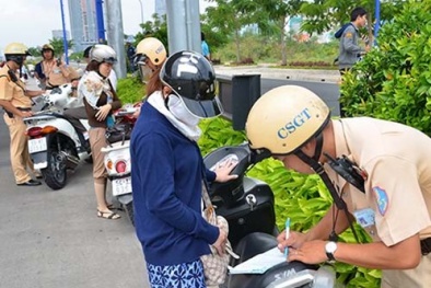 Người vi phạm được nộp phạt tại chỗ cho Cảnh sát giao thông