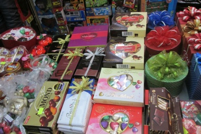 Tràn ngập quà lưu niệm Trung Quốc chào đón Valentine
