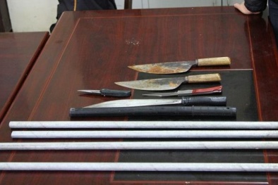 Học sinh vác dao đi 'thanh toán', 1 thượng úy công an nhập viện