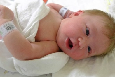 Sinh con từ trứng và tinh trùng của ba người