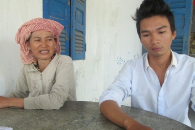 Công an dùng nhục hình, đánh người, xát ớt bột vào hạ bộ một thanh niên